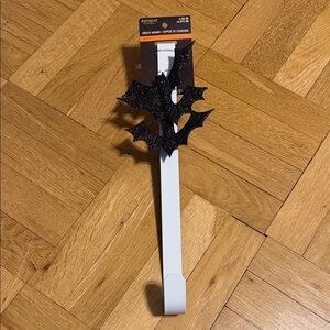 NWT 15” White Over-the-Door Hook with 3 Black Glitter Bats 🦇